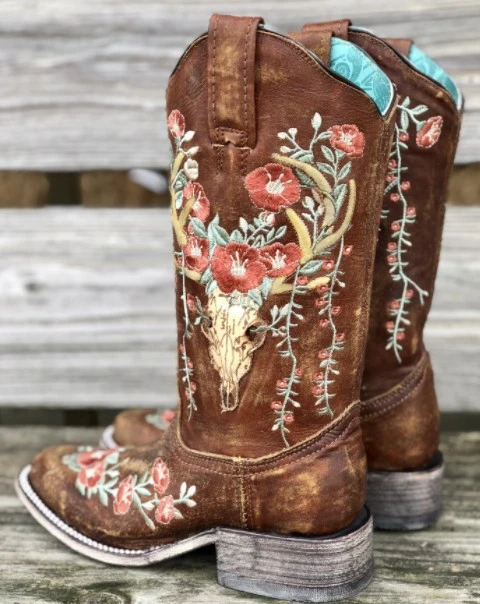 Women's embroidered rider boots