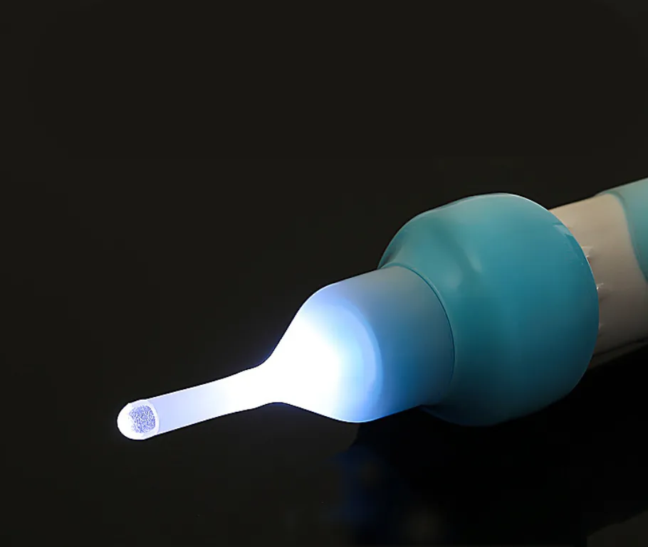 Glowing ear spoon