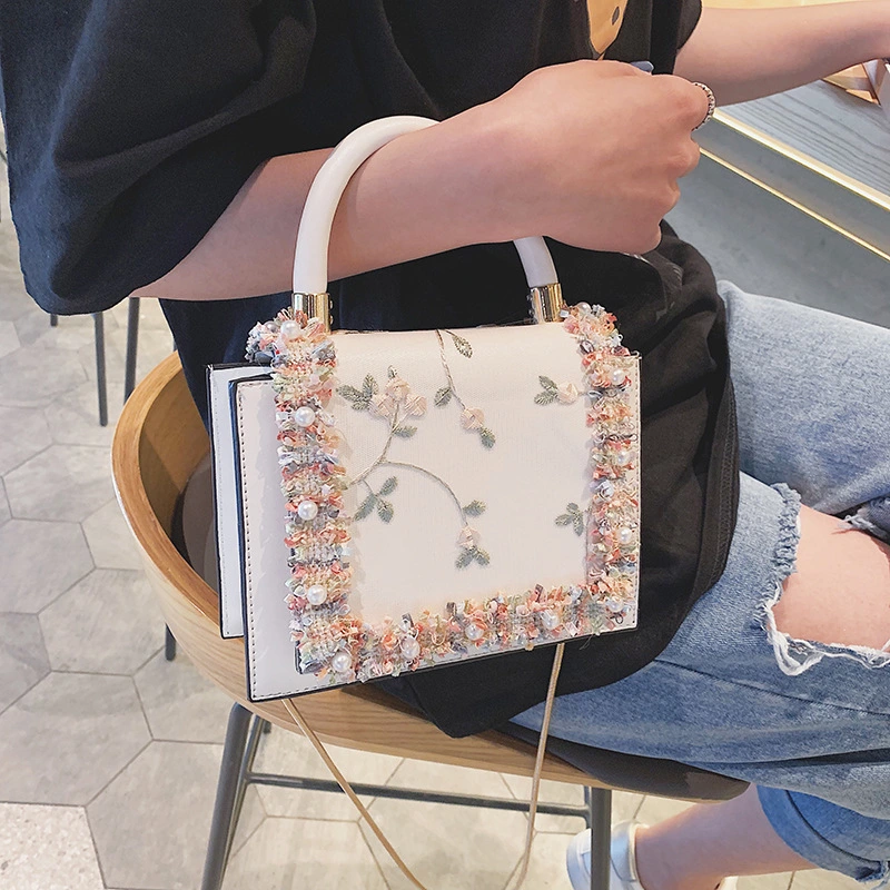 Single shoulder straddle portable small square bag