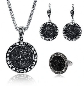 Round gravel resin necklace