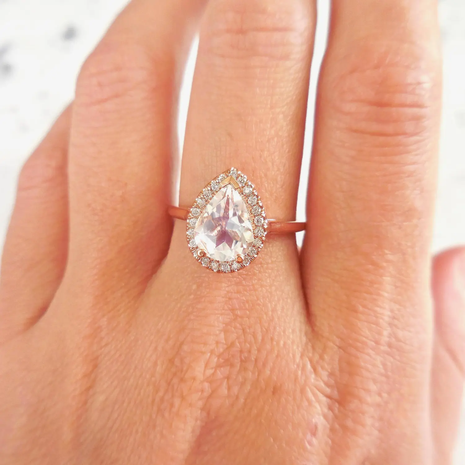 European and American Water Drop Pear Shaped Diamond Ring ，