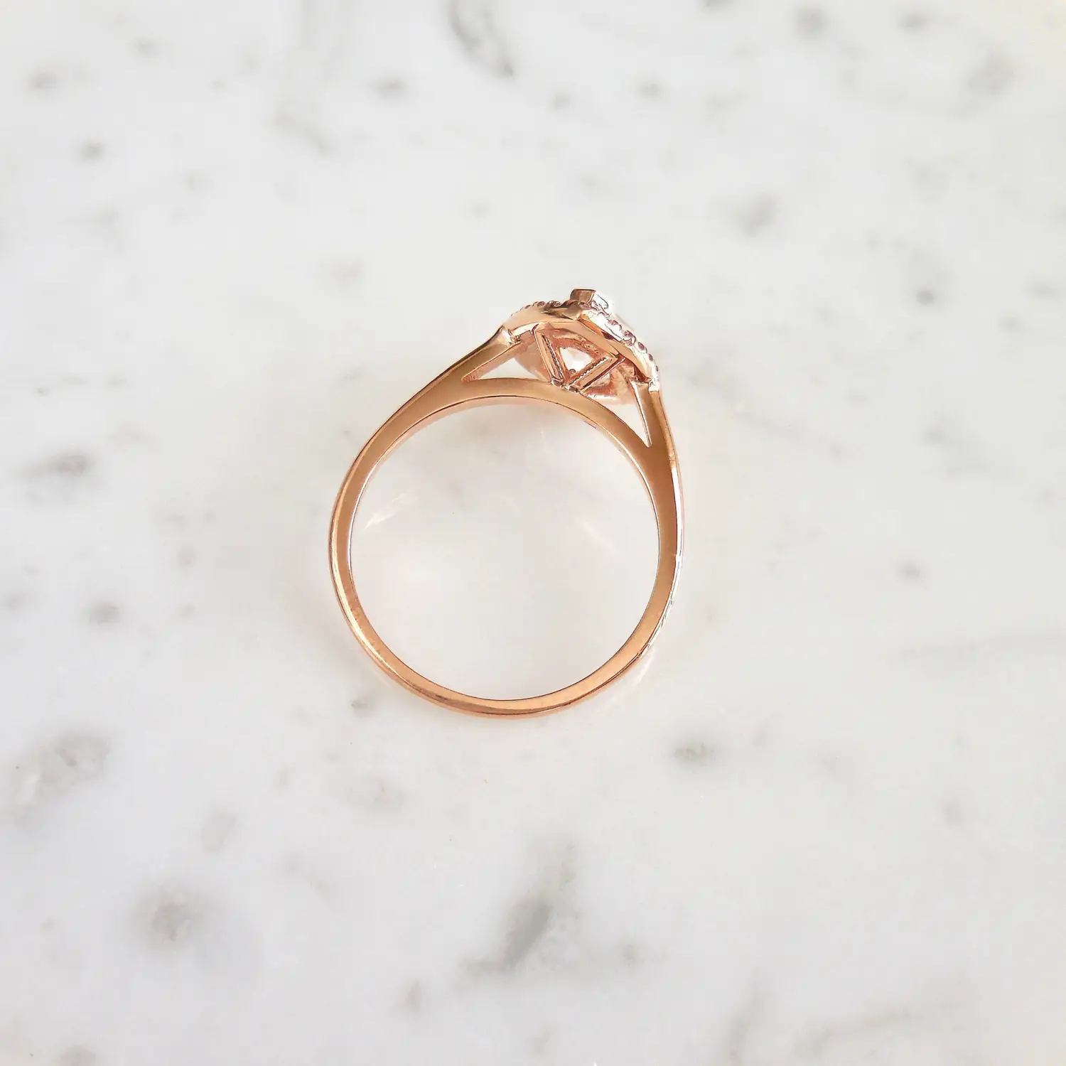 European and American Water Drop Pear Shaped Diamond Ring ，