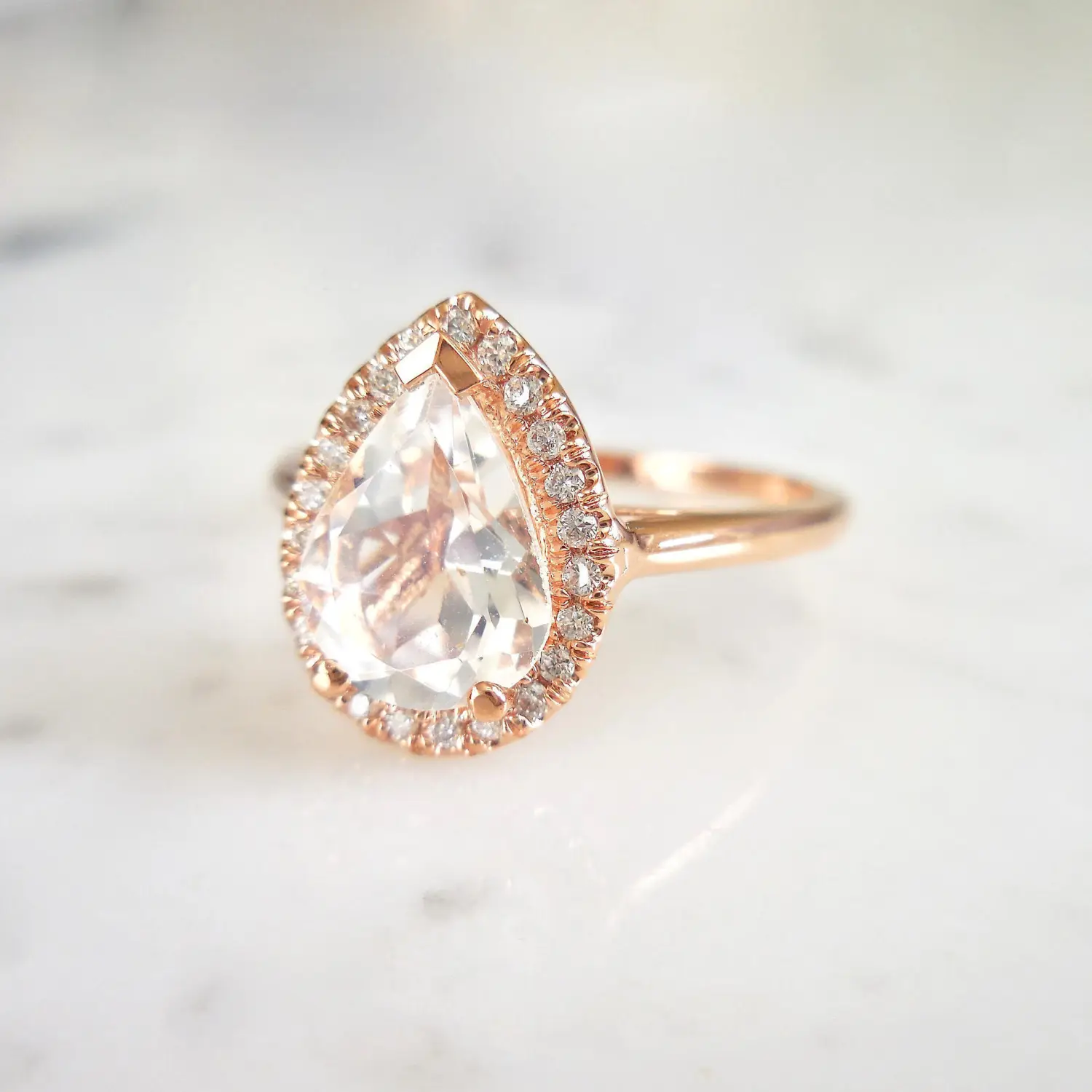 European and American Water Drop Pear Shaped Diamond Ring ，