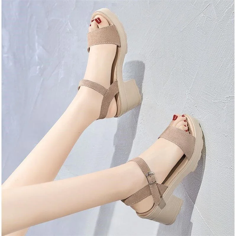 Women's sandals with buckle in platform