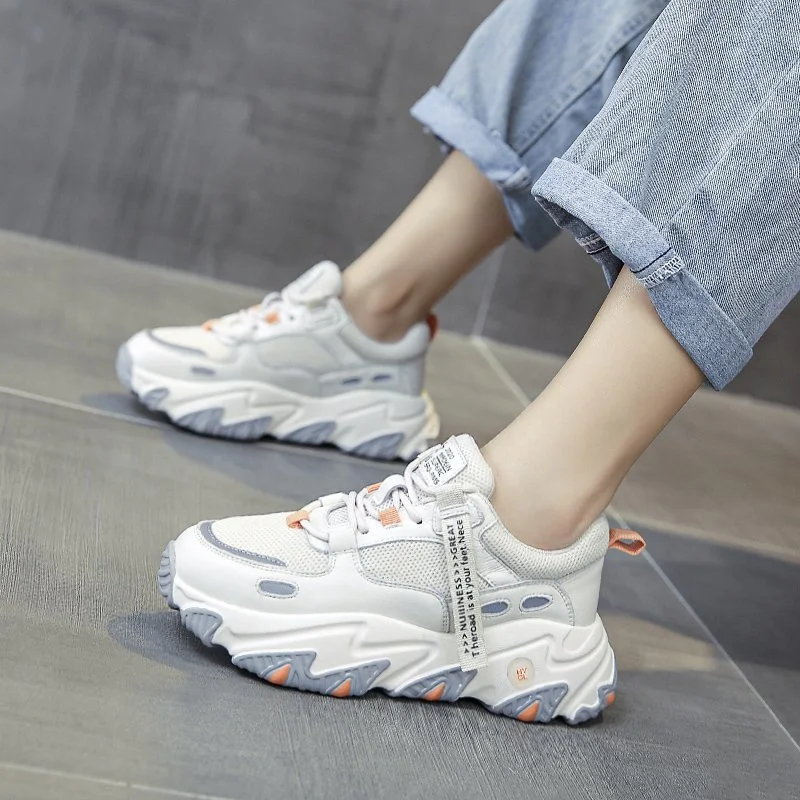 Color block sports shoes
