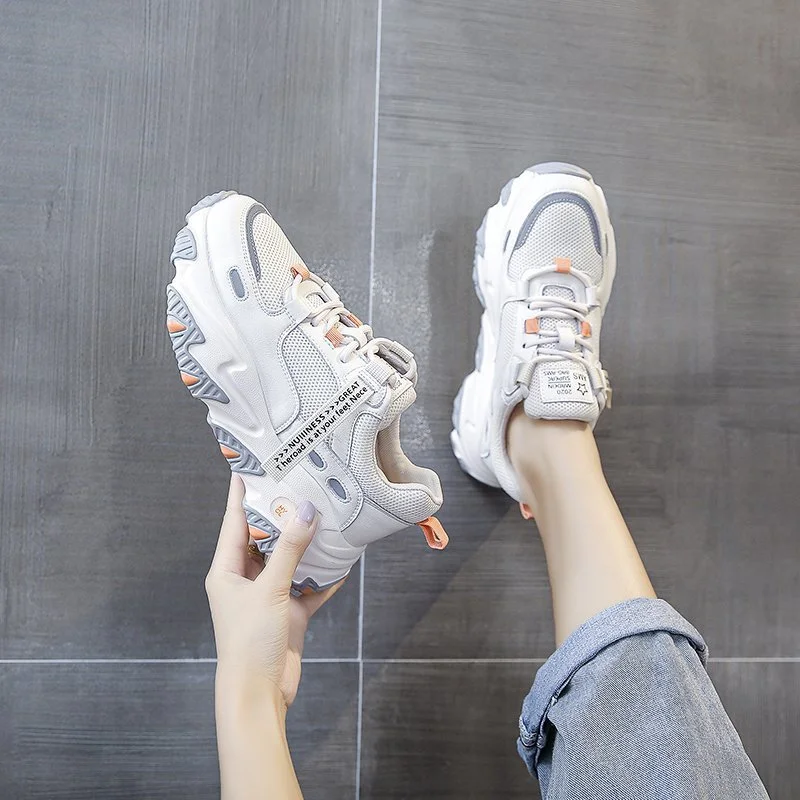 Color block sports shoes
