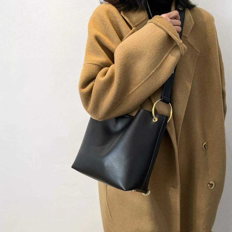 Leather Magnetic Buckle One-Shoulder Diagonal Bucket Bag