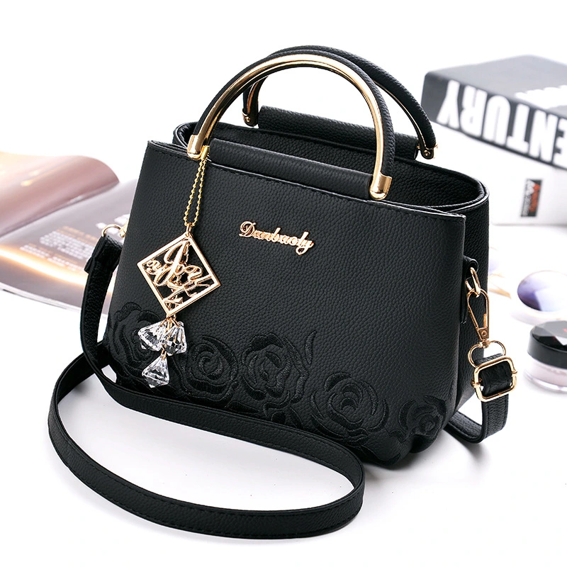 The new spring and summer 2021 bags fashionable simple small bag tide Shoulder Satchel one generation