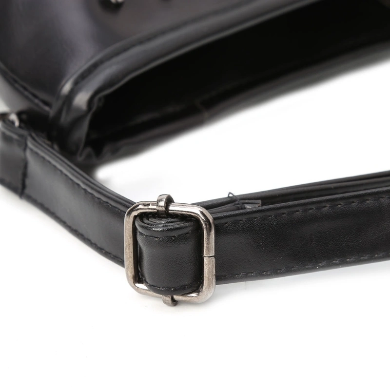 Trendy shoulder bag with diamond skull