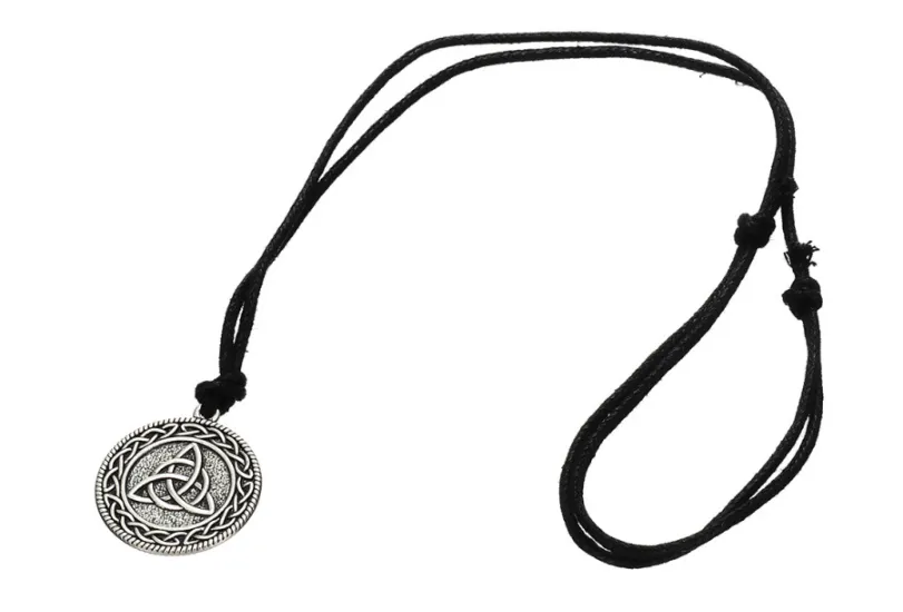 TRIQUETRA TRINITY KNOT PENDANT NECKLACE