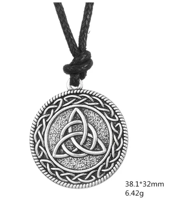 TRIQUETRA TRINITY KNOT PENDANT NECKLACE
