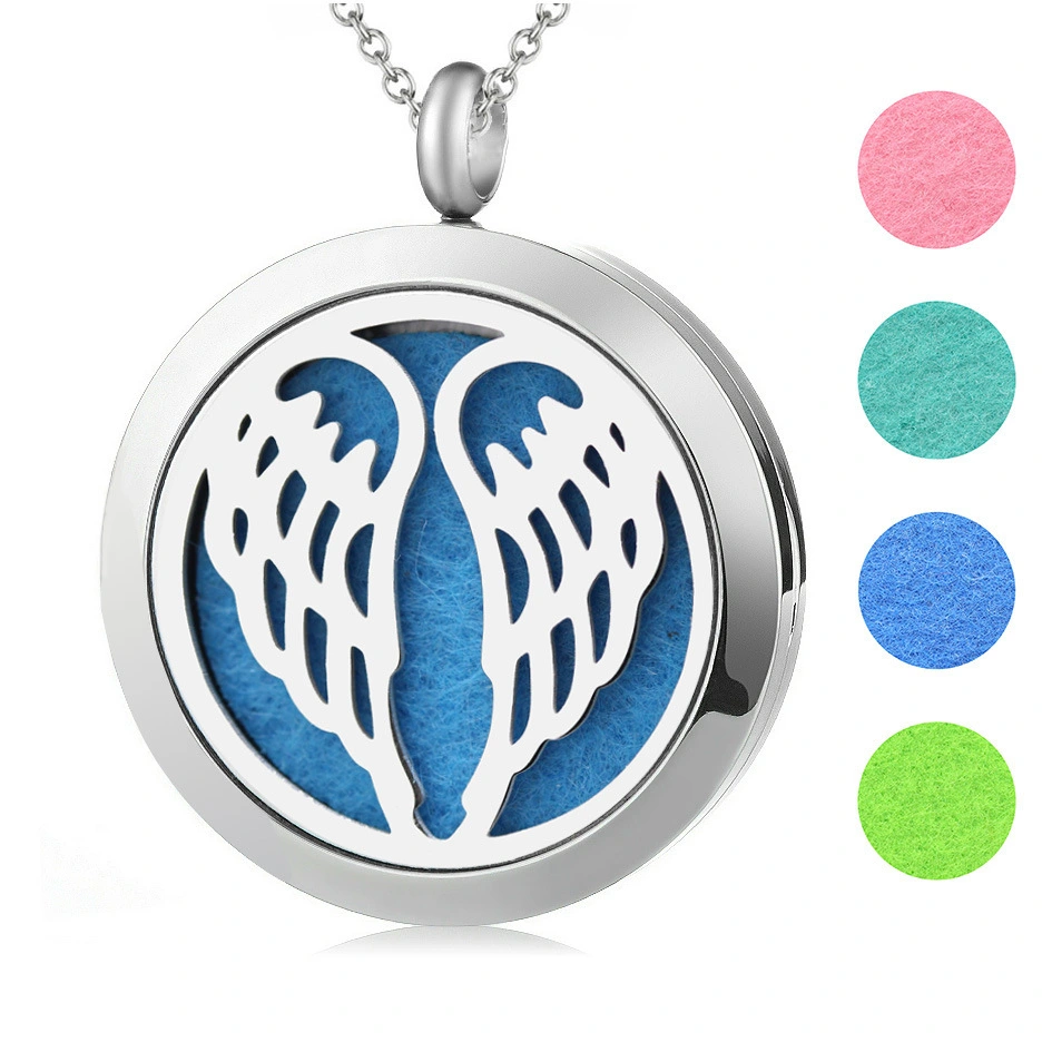 Round necklace with hollow wings