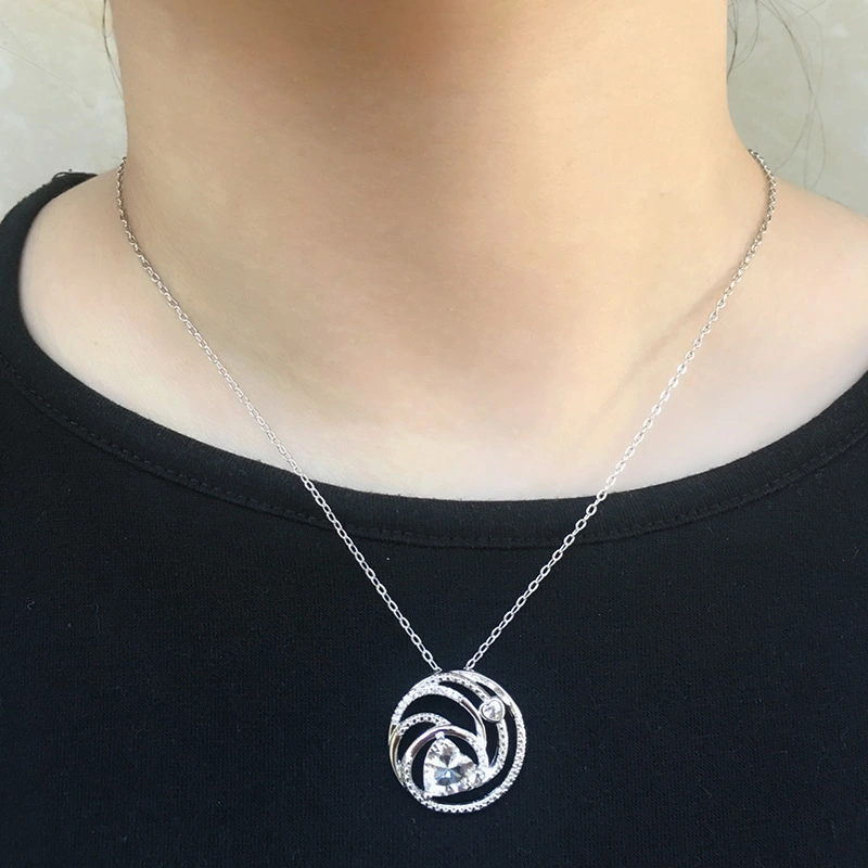 Round zircon pendant