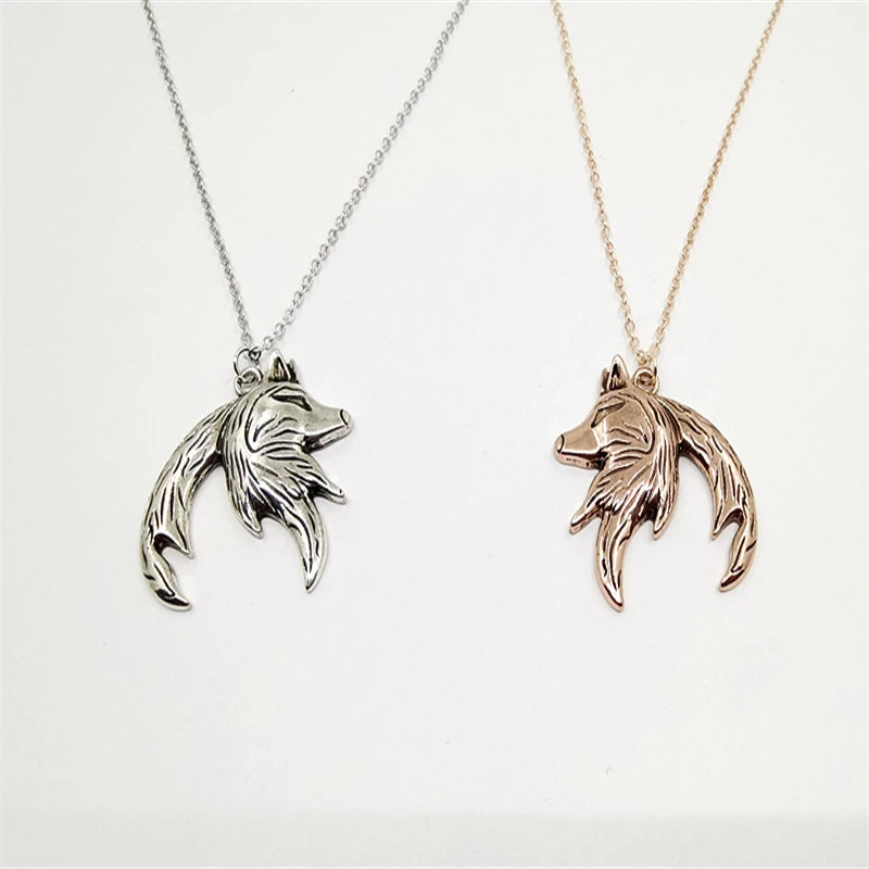 Left and right wolf head Jewelry Necklace