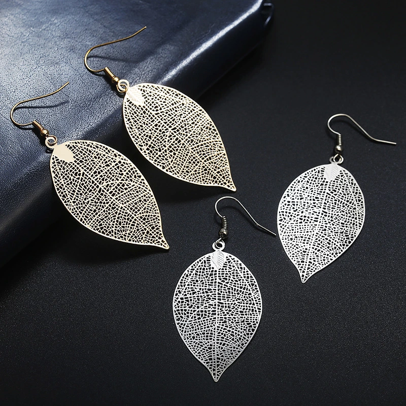 Simple Fashion Retro Leaf Pendant Earrings