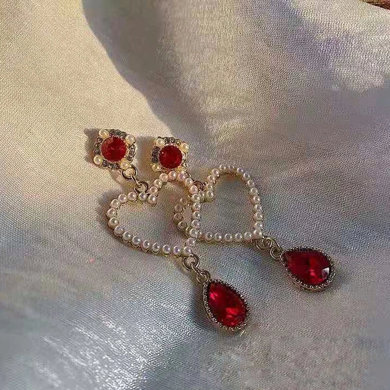 Red Wine Manor. Vintage Soft White Baroque Love Pearl Wine Red Water Drop Earrings