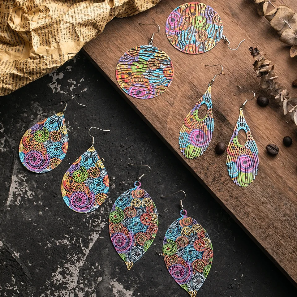 Round feather earrings