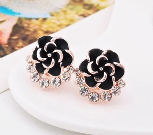 Women's earrings