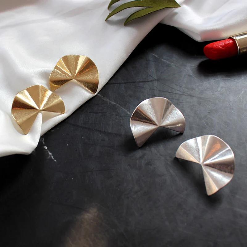 European and American simple fan-shaped earrings