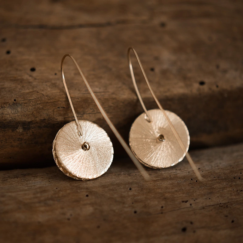 Simple earrings and earrings