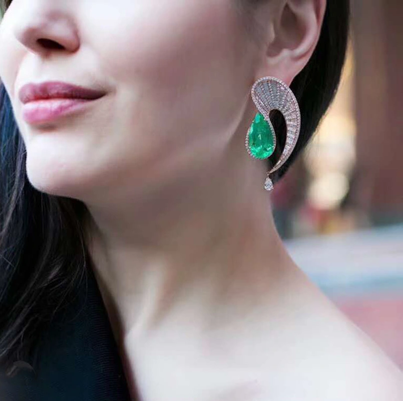 Retro contrast emerald tassel S earrings