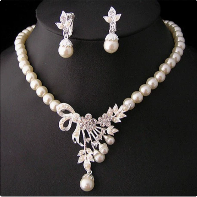 Wedding ladies, bridal ornaments, wedding gowns, pearls, necklaces, earrings, jewelry sets