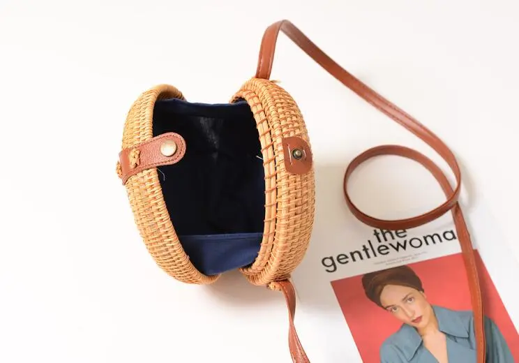 Round rattan woven shoulder bag