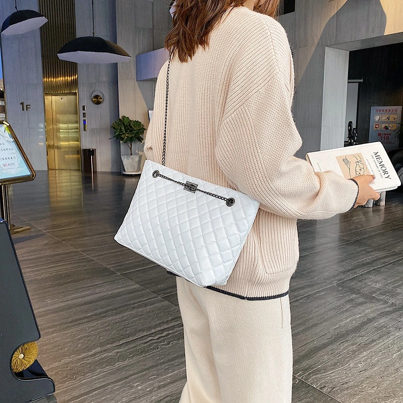 Lingge chain large capacity messenger handbag