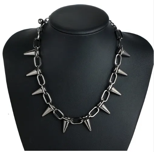 Exaggerated punk rivet clavicle chain