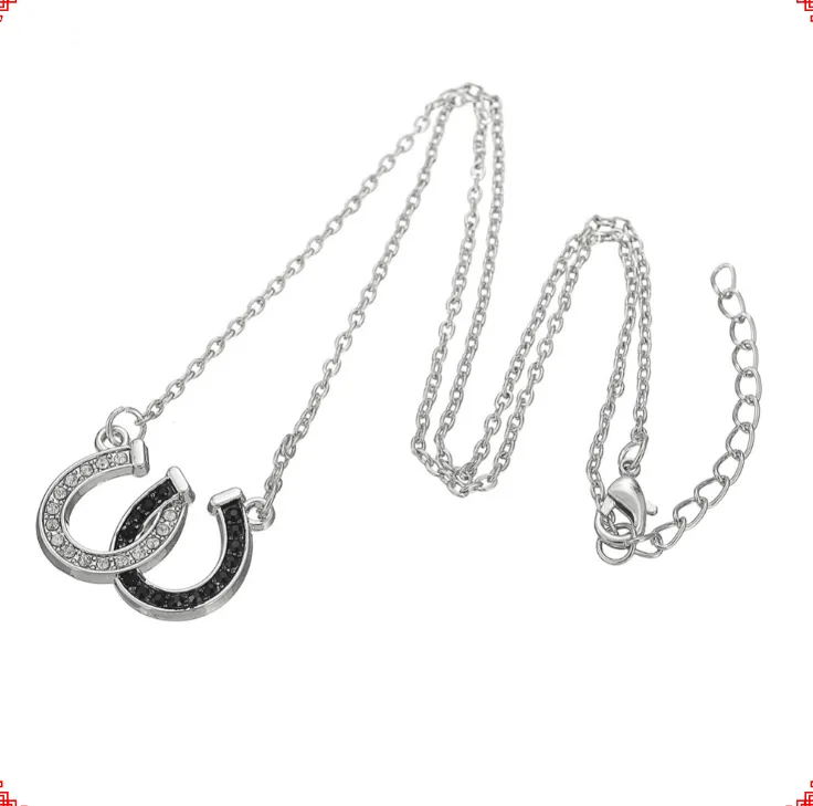 Double U-shaped black and white color horseshoe U shape clavicle necklace