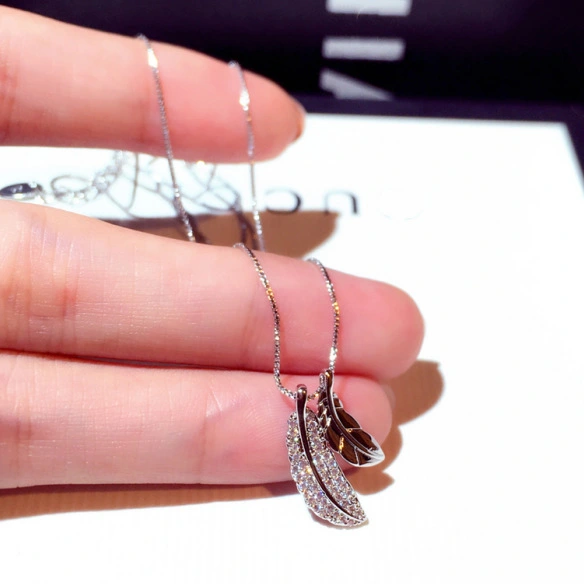 Set diamond leaf temperament clavicle necklace