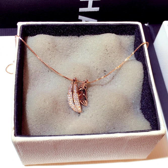 Set diamond leaf temperament clavicle necklace
