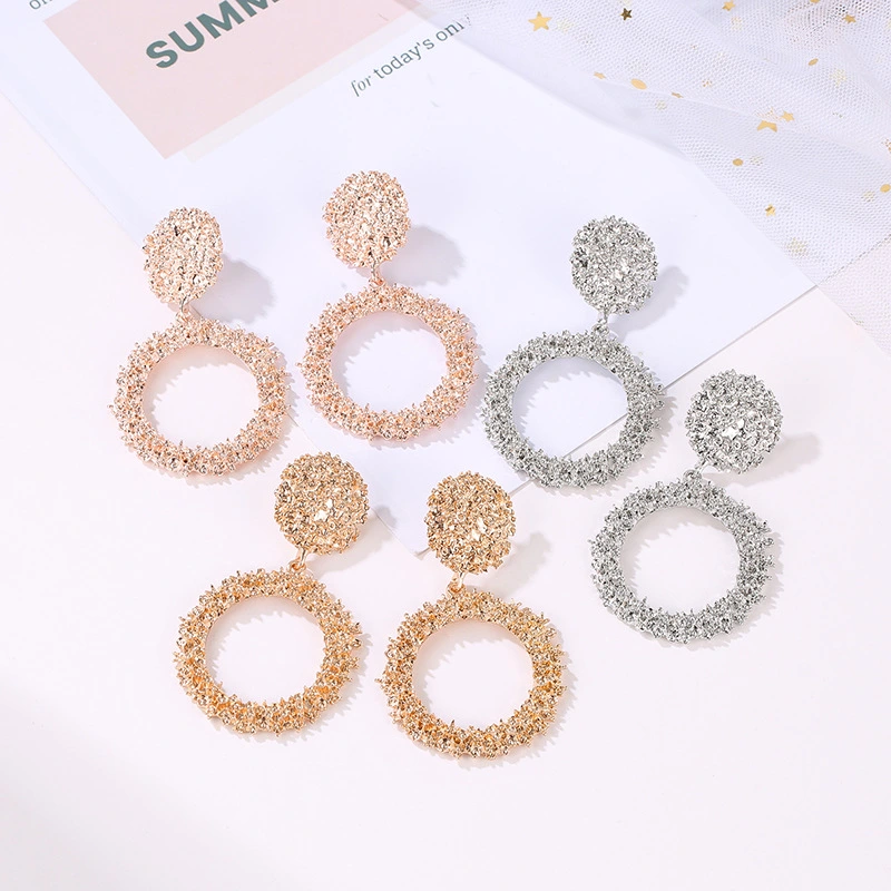 Exaggerated atmosphere frosted earrings