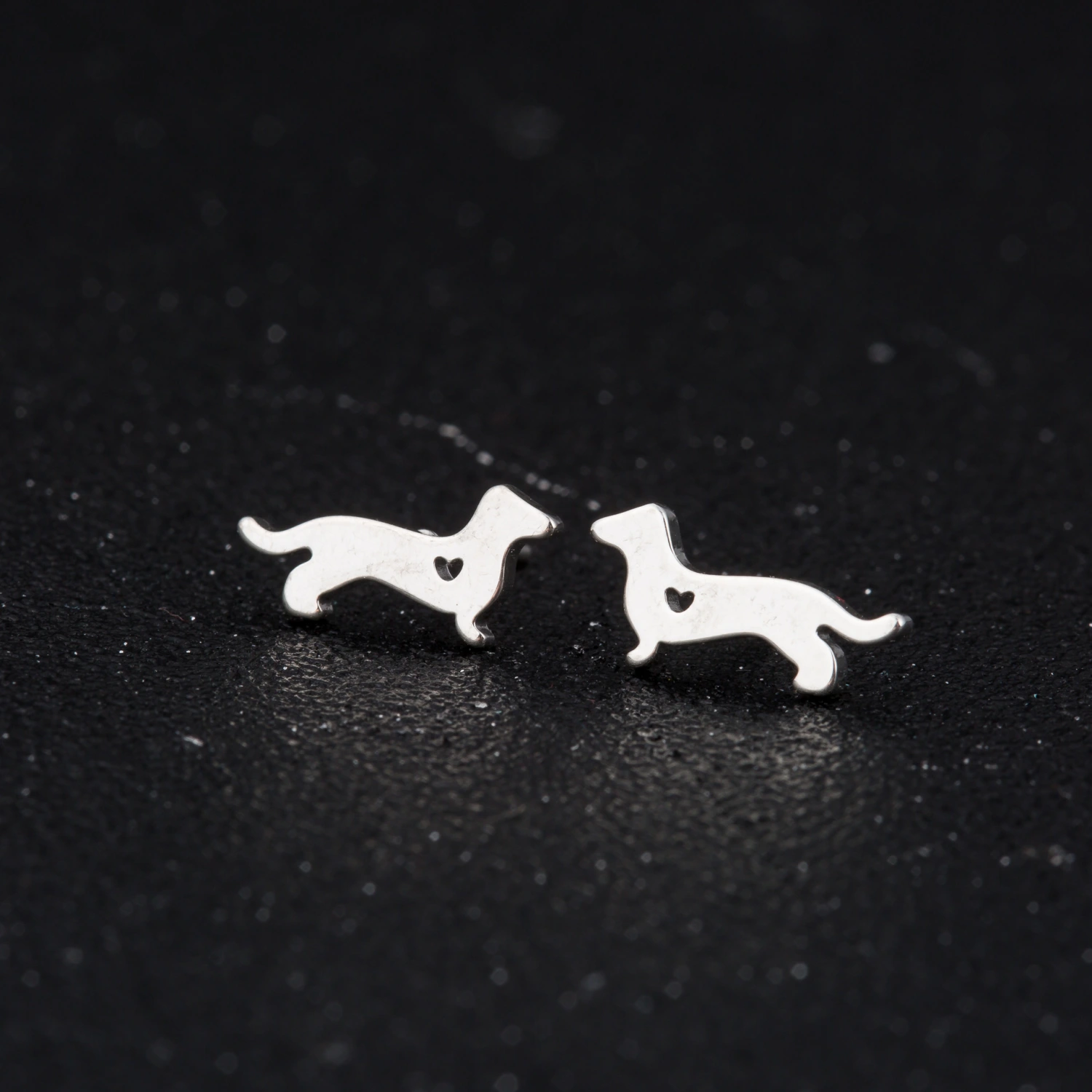 Hollow animal bantam stud earrings