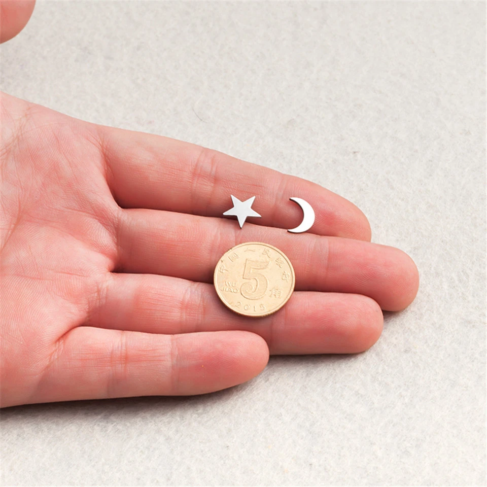 Simple fashion stars moon stud earrings