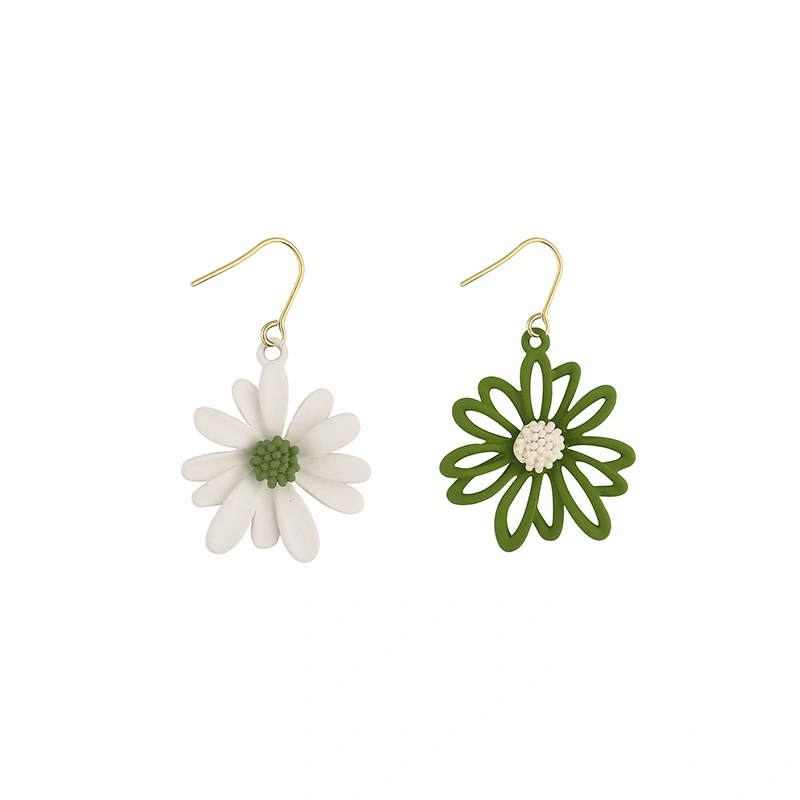 Asymmetrical daisy earrings