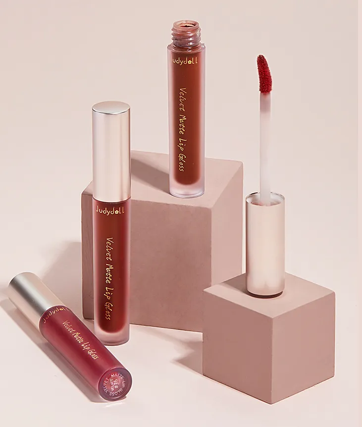 Red brown rotten tomato color lipstick