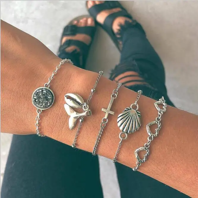 Multi-layer fishtail shell bracelet