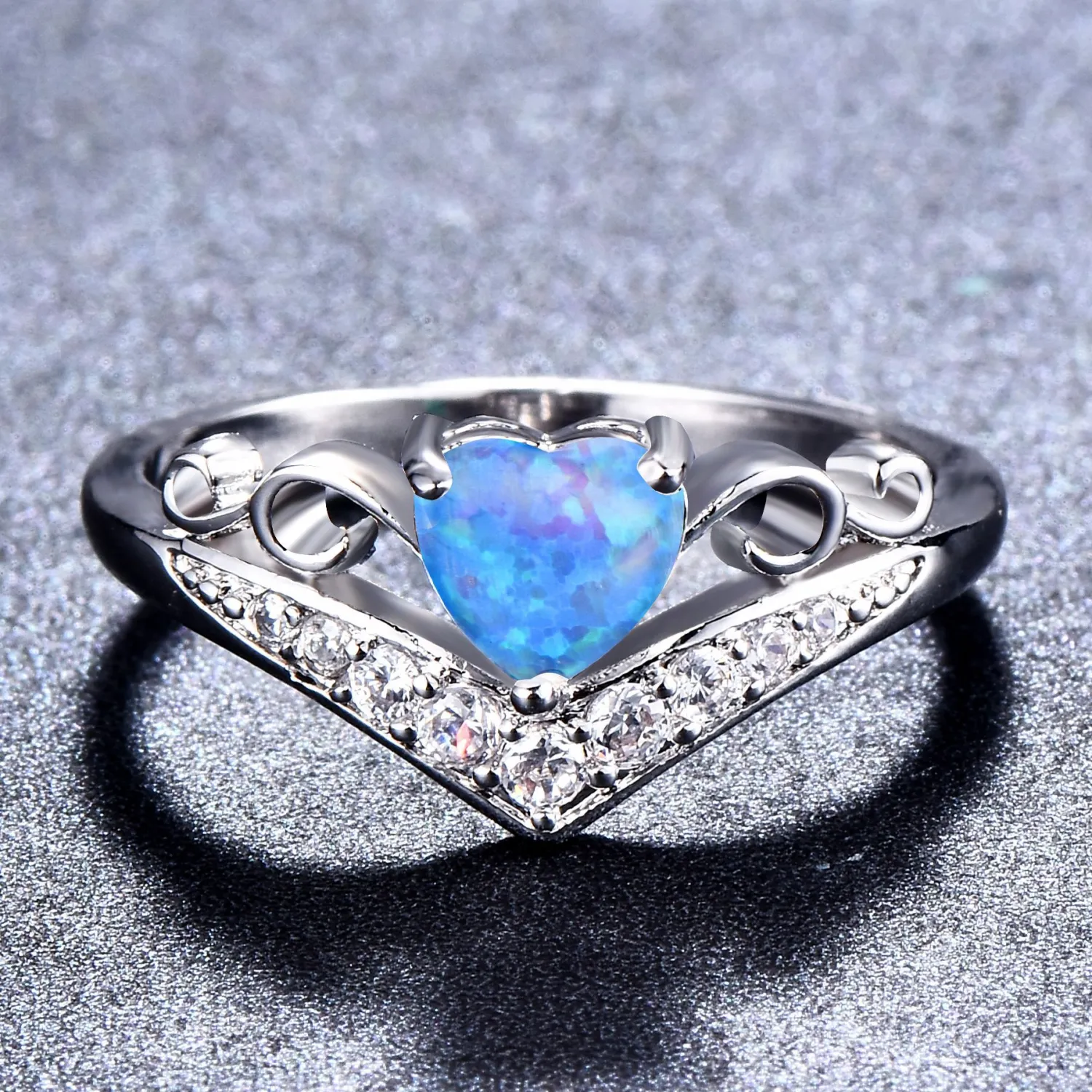 Heart shaped V diamond ring