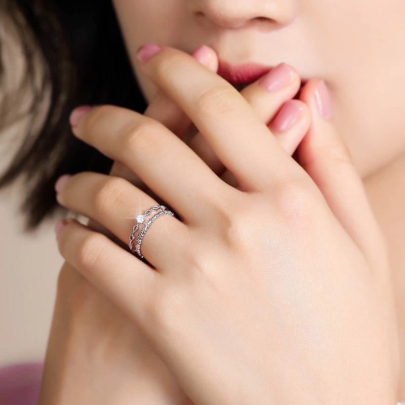 Adjustable single ring inlaid with diamond