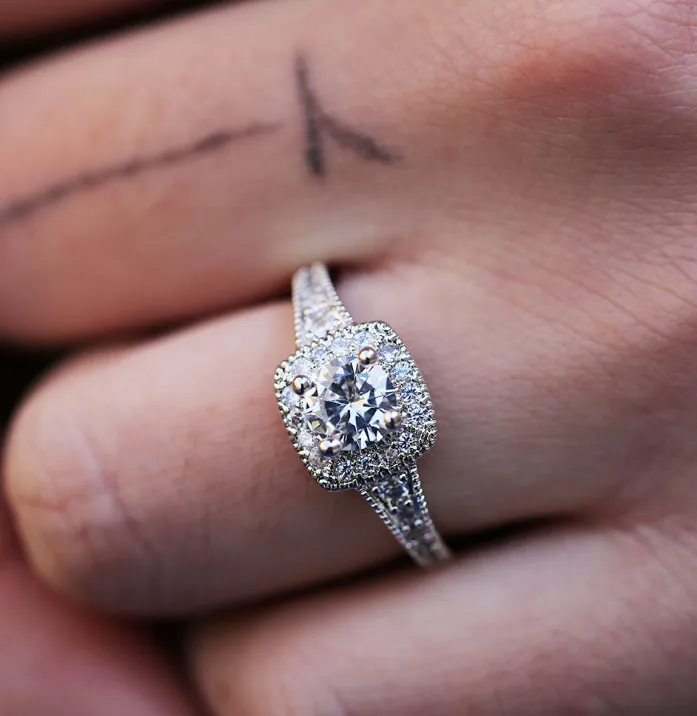 Cross-border e-commerce new accessories Classic four-claw round zircon engagement ring Fashion ladies trend hand jewelry