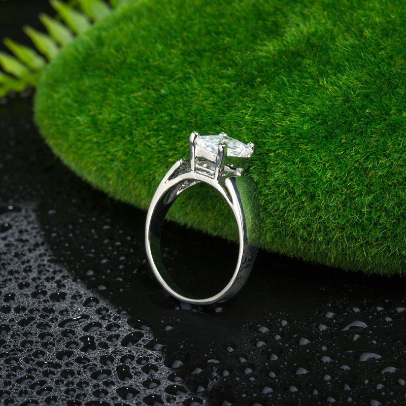 Fashion brief diamond ring