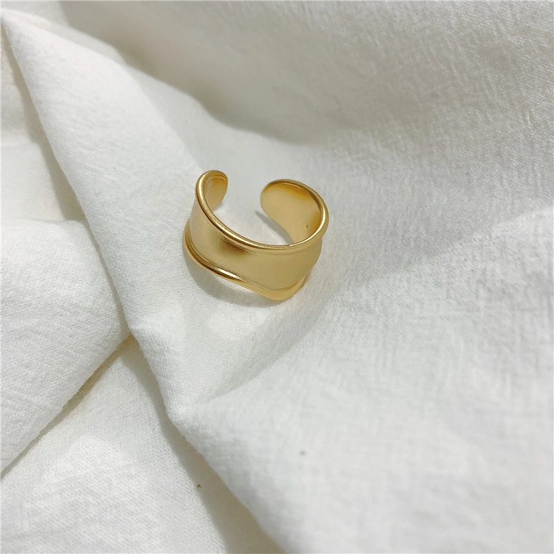 Wavy high-quality ring