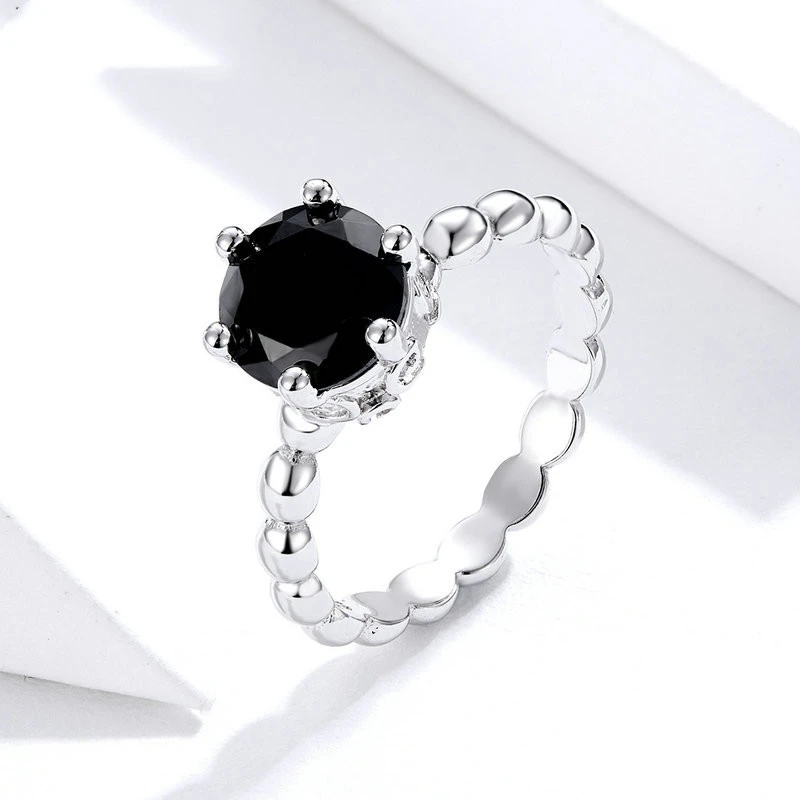 Six claw zircon crown ring