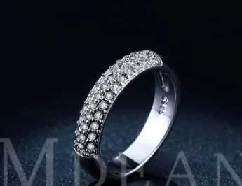 Elegant and rhodium-plated trend ring, Korean version of the best-selling high-quality inlaid zircon ring