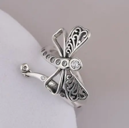 Dreamy dragonfly ring