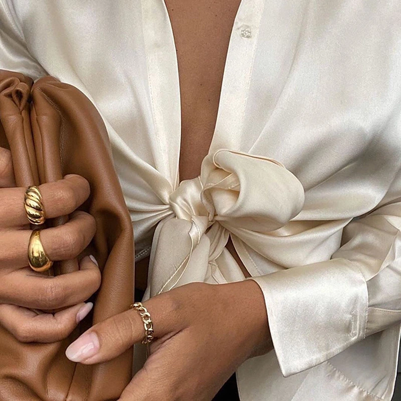 Women's vintage croissant twill ring