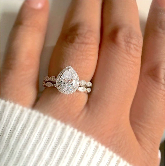 Pear shape drop inlaid zircon ring