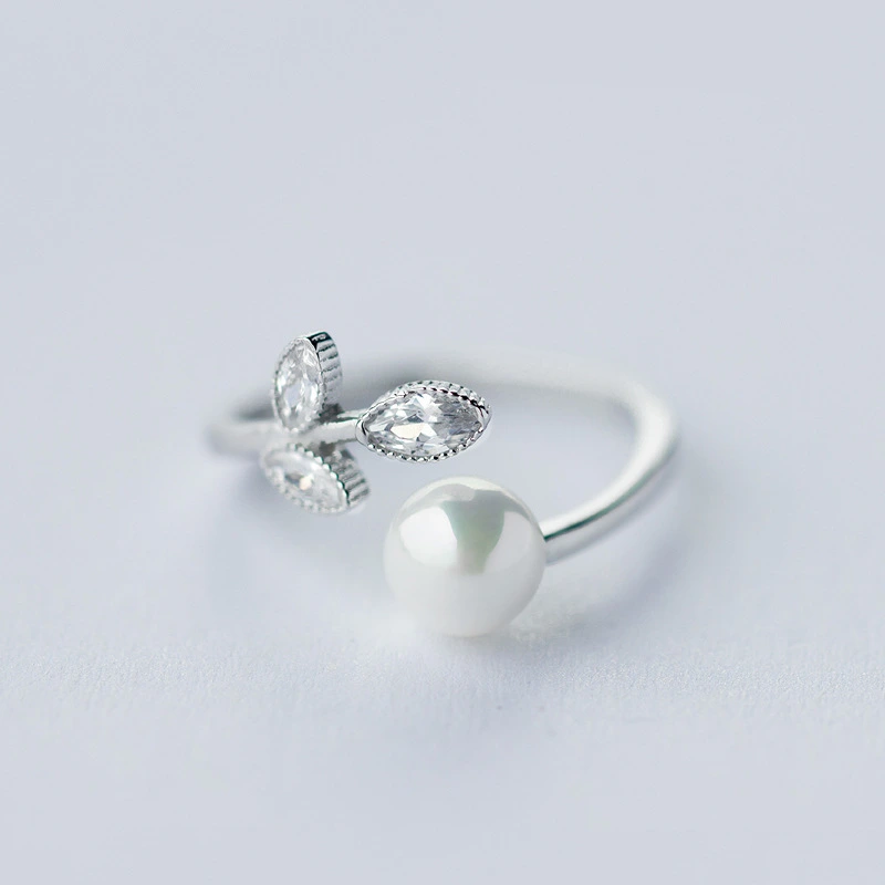 Leaf-studded beaded ring