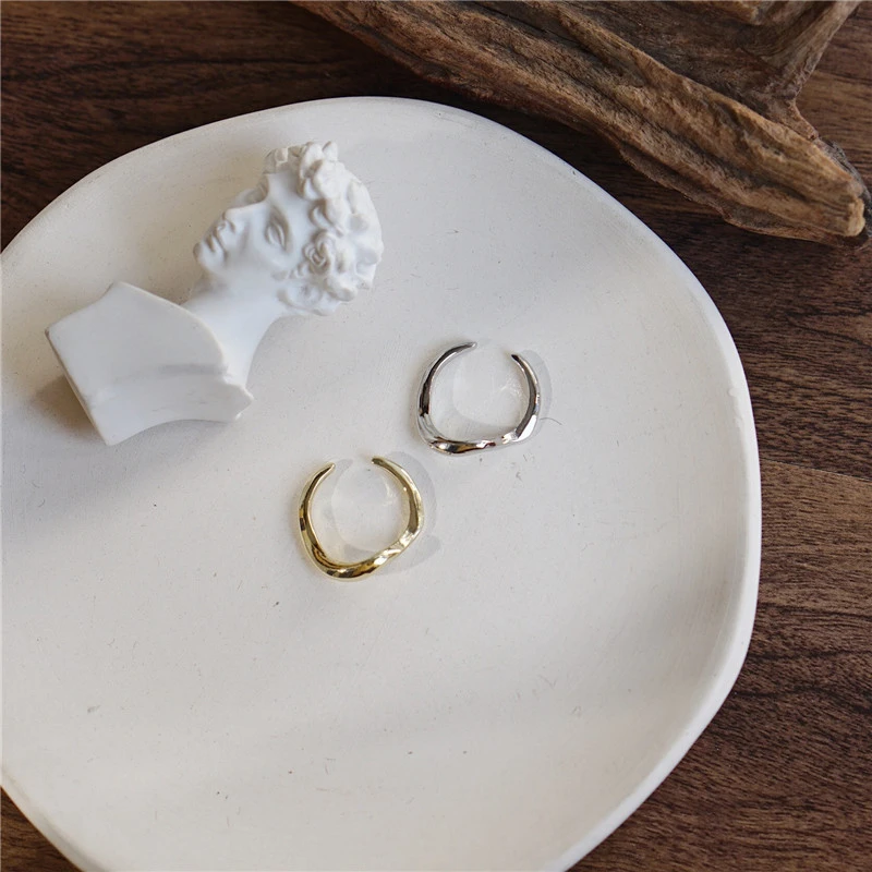 Wave two-tone ring